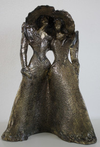Onder één hoedje, vrouwen beeld keramiek bronsglazuur Silene van Waveren