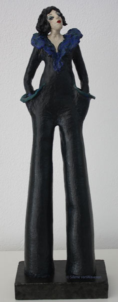 Catwalk Bettie-Jumpsuit-keramiek-sculpturen-beeld-vrouw-Silene-van-Waveren